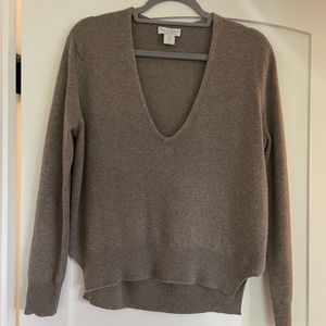 Unworn Oats Cashmere sweater. Beautiful chestnut color.